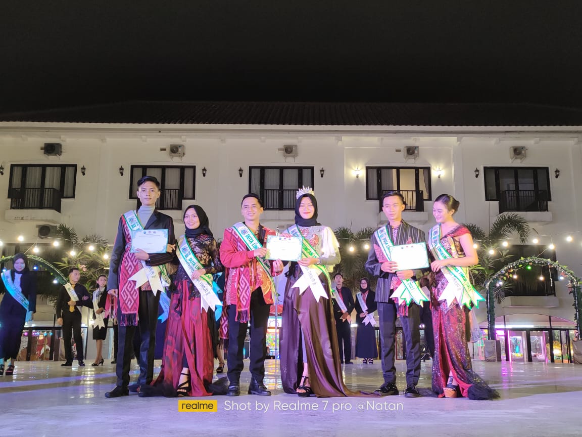 Rachma Fadhillah Amalia, mahasiswi Fakultas Keguruan dan Ilmu Pendidikan (FKIP) Universitas Jember terpilih sebagai juara pertama Duta Lingkungan Jawa Timur.