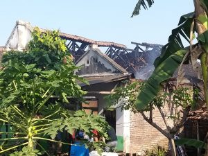 Gara-gara Korsleting Listrik, Dua Rumah Warga Lumajang Ludes Terbakar Api