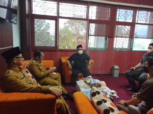 Supriadi/Kuasarakyat.com Bupati Jember saat berkunjung ke kantor DPRD Jember untuk membangun komunikasi yang baik