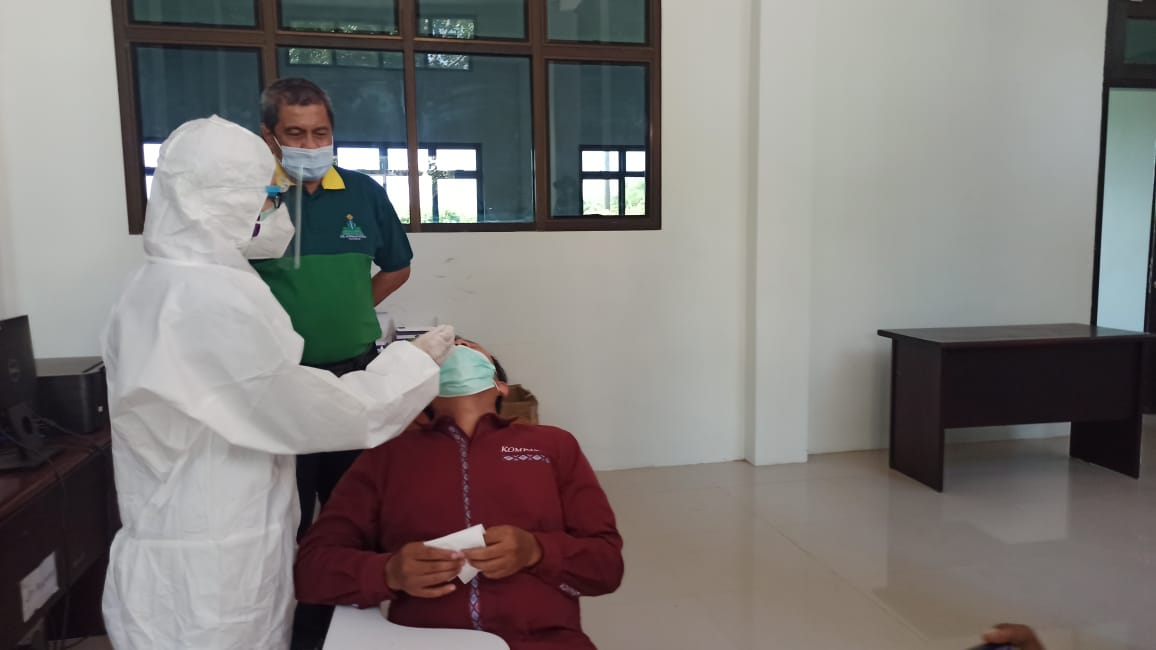 UIN KHAS Jember mewajibkan pegawai yang masuk kampus untuk tes swab antigen dulu di Poliklinik
