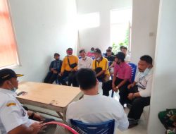 Sengkarut ‘Ulah’ Perangkat Desa, Puluhan Warga Geruduk Balai Desa Mayangan