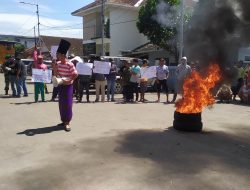 Puluhan Nelayan Jember Demo, Tuntut Evaluasi Proyek Pelabuhan Puger