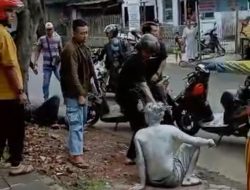 Viral, Vidio Manusia Silver Baku Hantam di Depan SMP 2 Jember