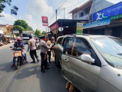 Diduga Mengantuk, BRV Gilas Mobil dan 2 Motor Hingga Hancur