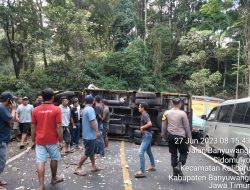 Jalur Gumitir Kembali Macet Total, Ini Penyebabnya
