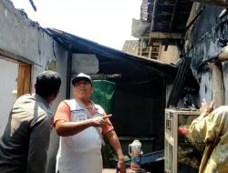 Diduga Konsleting Listrik di Dapur, Sebuah Rumah Di Jember Terbakar