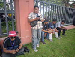 Bercelana Jeans, Puluhan Wartawan Ditolak Paspampres Masuk Acara Wapres Di Jember