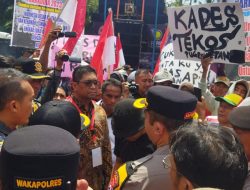 Hadiri Acara Anugerah Abhinaya Wisesa di Jember, Ketua MA ‘Disuguhi’ Aksi Demo Aliansi Masyarakat Lawan Koruptor