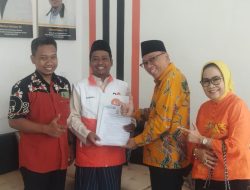 Diiringi Timses, Bacabup Nanang Susul Hendy Serahkan Berkas Pendaftaran ke DPD PKS Jember
