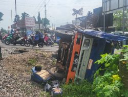 Terobos Perlintasan KA, Dump Truk Ditabrak Kereta 1 Meninggal