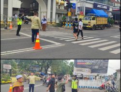 Polwan Polresta Banyuwangi Kawal Sholat Jumat, Jaga Ketertiban dengan Sentuhan Humanis