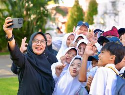 Momen Hardiknas, Bupati Ipuk Tekankan Pendidikan Anak Bukan Hanya Urusan Pemerintah