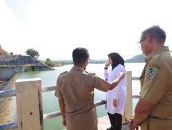 Jaga Ketahanan Pangan Saat Musim Kemarau, Bupati Ipuk Tinjau Waduk Bajulmati
