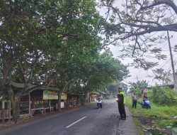 Motor Tabrak Truk Parkir di Kedungringin Muncar, Tiga Orang Meninggal