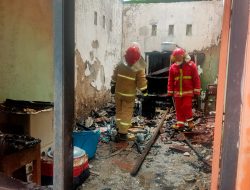 Diduga Selang Tabung Gas Bocor, Rumah Warga Tampo Banyuwangi Ludes Terbakar