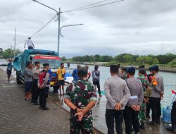Patroli Gabungan di Sepanjang Pesisir Banyuwangi, Kasat Samapta Imbau Nelayan Bantu Pencarian Korban KMP Tunu Pratama Jaya