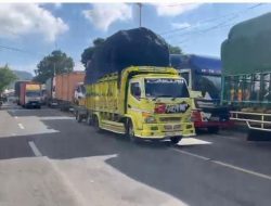 Truk Logistik Blokade Akses, Jalan Pelabuhan Ketapang Macet Parah