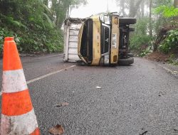 Laka Lantas di Jalur Alternatif Bondowoso-Banyuwangi, Truk Box Terguling