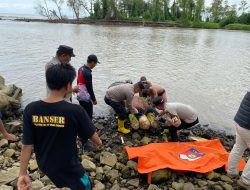 Warga Desa Pondok Nongko dihebohkan dengan Penemuan Mayat terpendam sampah di Pantai