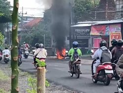 Motor Terbakar di Cluring Banyuwangi, Api Muncul Tiba-tiba di Depan Alfamart