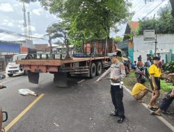 Truk Tronton Oleng di Wongsorejo, Tabrak Dua Truk Lain