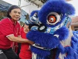 Gelar Baksos, Warga Tionghoa Bagi Takjil dan Sembako