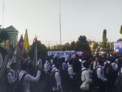 Protes Penjaringan Rektor, Ribuan Mahasiswa UIN KHAS Jember Demo Gedung Rektorat