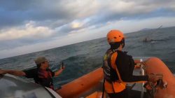 Enam Nelayan Selamat Setelah Kapal Tenggelam di Perairan Bomo